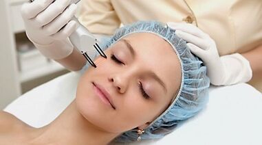 Procédure de rajeunissement fractionné de la peau du visage