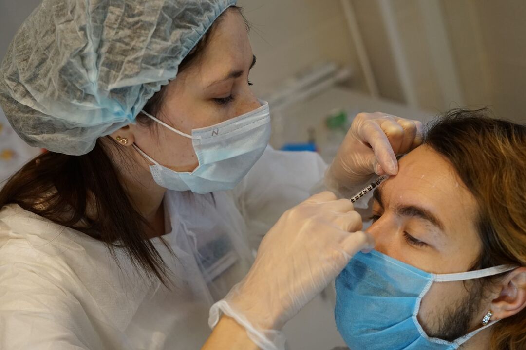 Thérapie botulique - procédure d'injection pour rajeunir la peau du visage