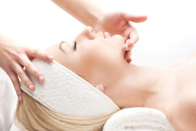 Le massage est un moyen efficace de rajeunir la peau du visage